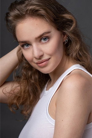 Emma Valev portrait