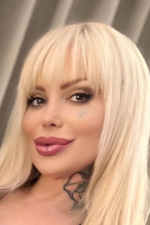 Sabrina Sabrok portrait