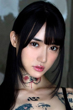 Sui Mizumori portrait