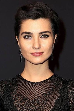 Tuba Büyüküstün portrait