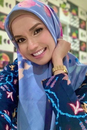 Faezah Elai portrait
