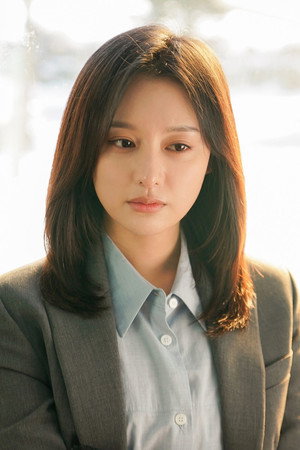 Kim Ji-won portrait