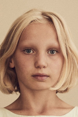 Helena Zengel portrait