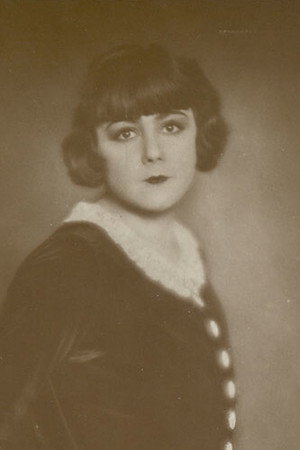 Lilly Flohr portrait