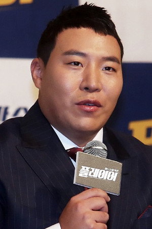 Tae Won-seok portrait