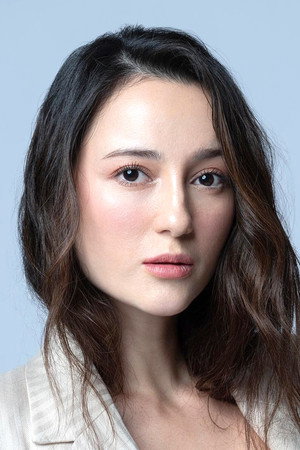 Julie Estelle portrait