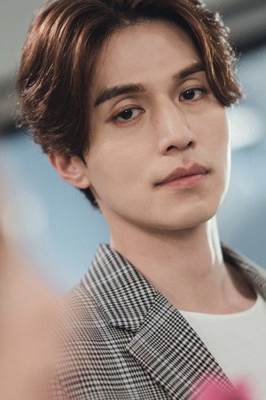 Lee Dong-wook portrait