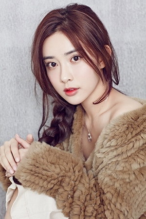 Meng Ziyi portrait