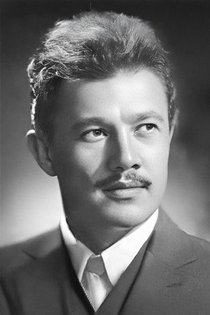 Nuri Altınok portrait