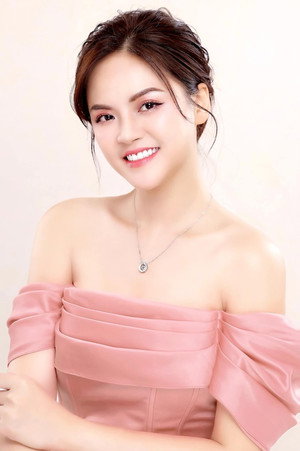 Thu Quỳnh portrait