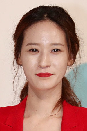 Rie Young-zin portrait