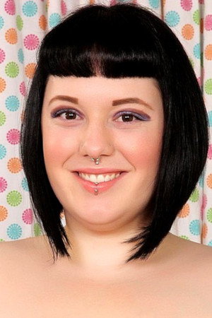 Alexxxis Allure portrait