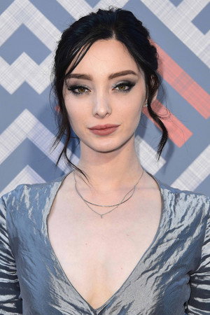 Emma Dumont portrait
