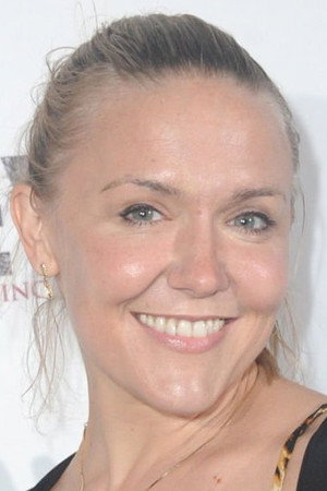 Dominique Swain portrait