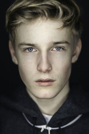 Louis Hofmann portrait