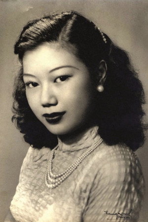 Kim Cương portrait