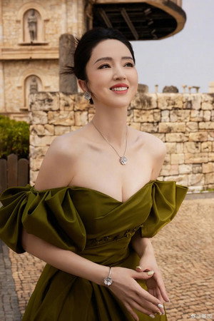 Dong Xuan portrait