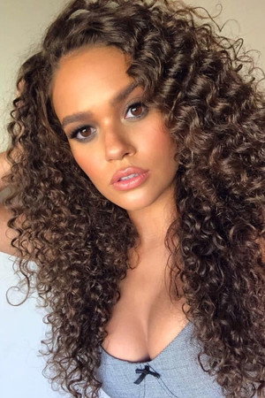 Madison Pettis portrait