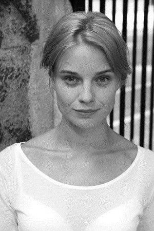 Hannah Yelland portrait