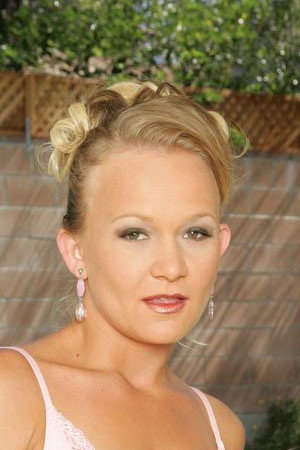 Katie Gold portrait