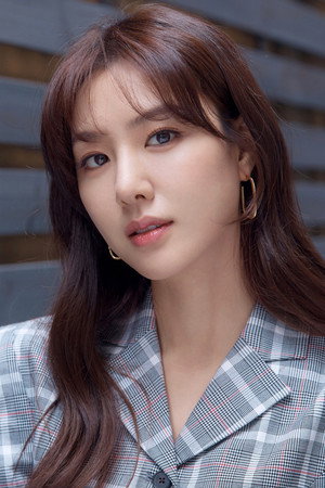 Seo Ji-hye portrait