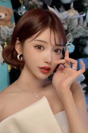 Kirara Asuka portrait