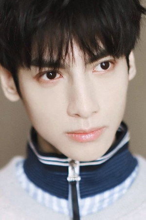 Luo Yunxi portrait