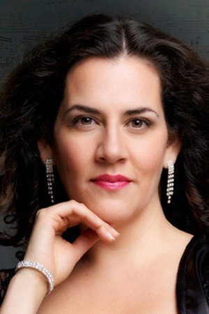 Pamela Flores portrait