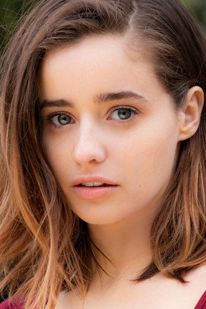 Holly Earl portrait