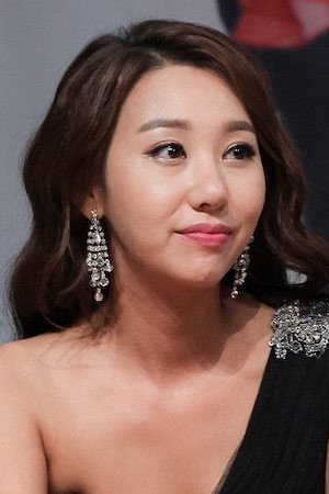Min Ji-Young portrait