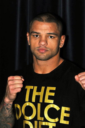 Thiago Alves portrait