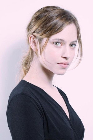 Lou de Laâge portrait