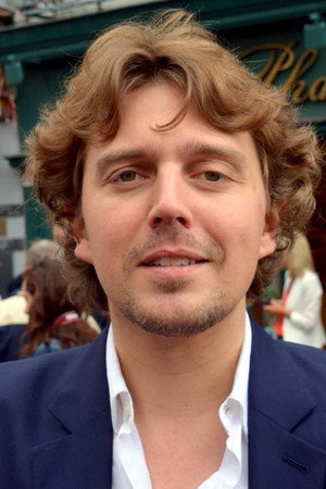 Alex Vizorek portrait