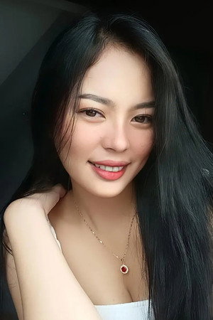 Stephanie Raz portrait