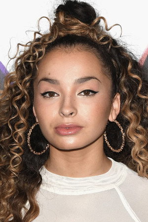 Ella Eyre portrait