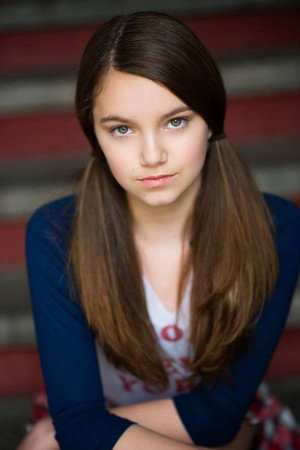 Mia Komsky portrait