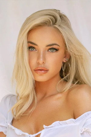 Emma Kotos portrait