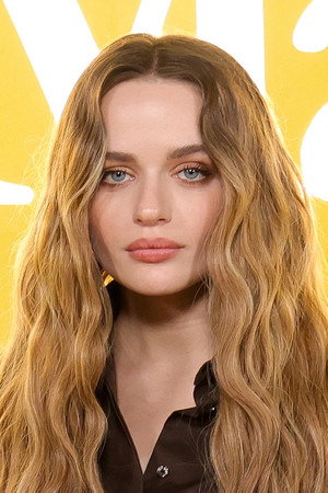 Joey King portrait