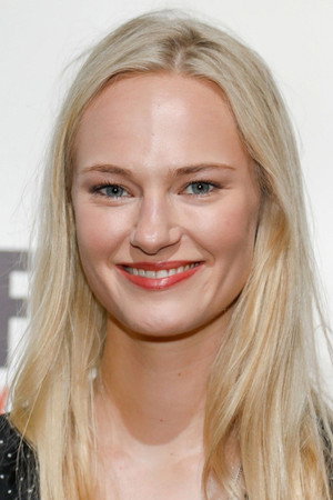 Jessica Madsen portrait