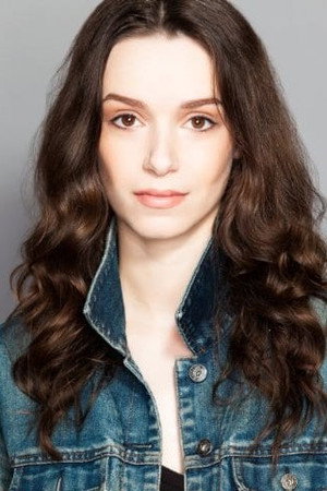 Alex Essoe portrait