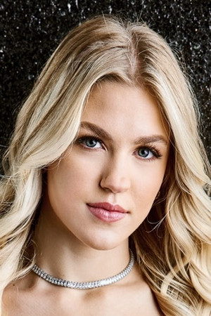 Jazlyn Ray portrait