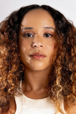 Mari Oliveira portrait