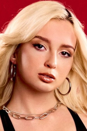 Lexi Lore portrait