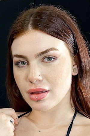 Apra Shay portrait