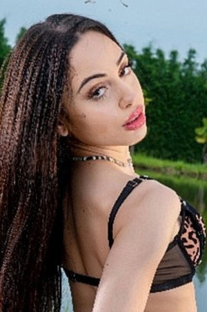 Isabella Angelina portrait