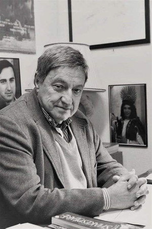 Carlos Avilez portrait