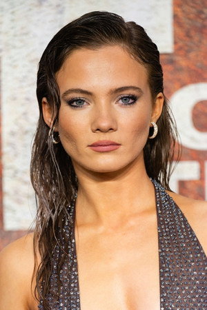 Freya Allan portrait