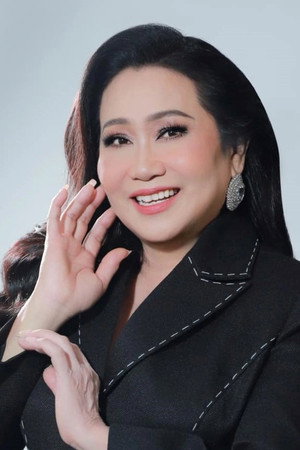 Thanh Hằng portrait