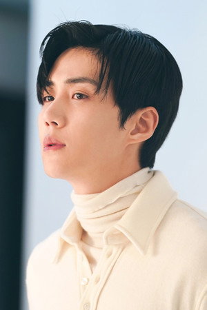 Kim Seon-ho portrait