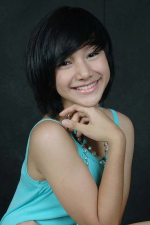 Indri Giana portrait